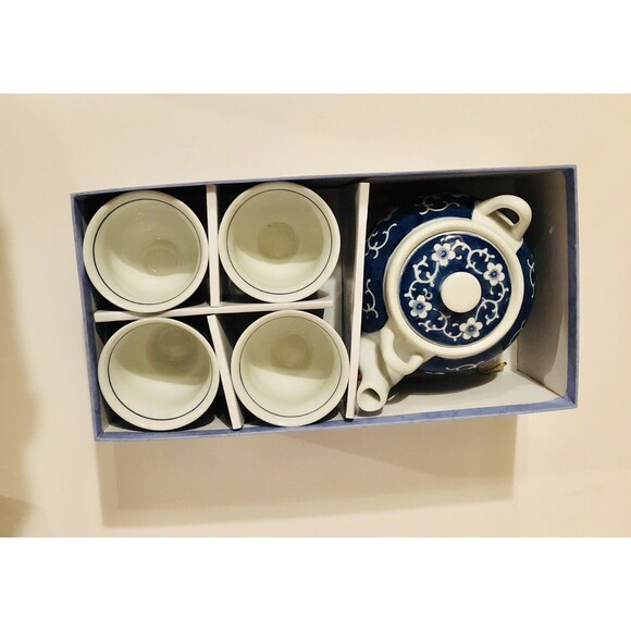 Portable Tea Set Ceramic 4 Tea Cups & Teapot Set with tray Floral Blue/White - Picture 7 of 8